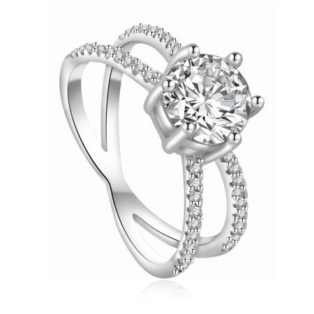 Vue de côté de la bague en taille princesse, mettant en valeur le design unique de la bande à double éclat entrelacée.