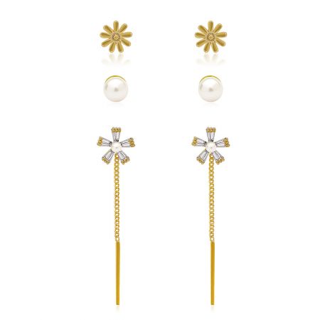 Conjunto de 3 pendientes de flores en tono dorado con tuerca y colgante. - Un versátil paquete de 3 pendientes de flores en tono dorado, con brillantes circonitas blancas y elegantes perlas de vidrio.