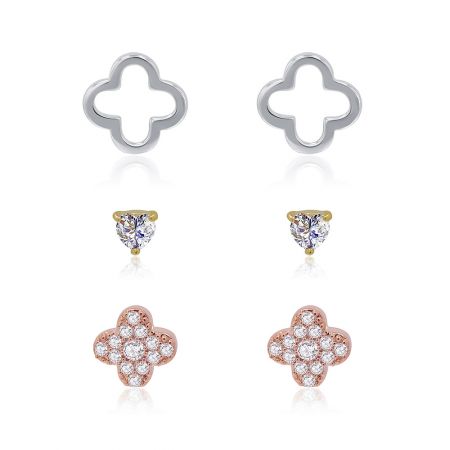 Ensemble de 3 boucles d'oreilles CZ florales simples. - Un ensemble de trois boucles d'oreilles en zircon cubique floral simples en finitions rhodium, or et or rose, présentées sur un fond blanc.