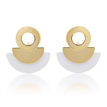 Pendientes de abanico de oro blanco geométrico - Un par de pendientes de abanico de oro blanco geométrico, mostrando su diseño minimalista con latón chapado en oro y un acabado limpio de epoxi blanco.