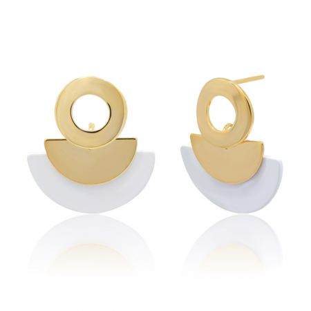 Otra perspectiva de los pendientes de abanico de oro blanco geométrico, enfatizando su forma única en forma de abanico y su estética moderna.