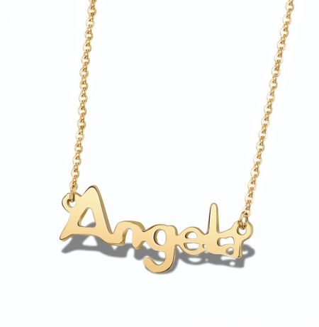 Collar de nombre personalizable en acero inoxidable - Collar de nombre personalizable JRN-041 en acero inoxidable chapado en oro, mostrado con un colgante de 'Ángel', de JR Fashion Accessories.