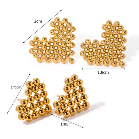 Detalles de tamaño y dimensiones de los pendientes de corazón con cuentas de oro de acero inoxidable.
