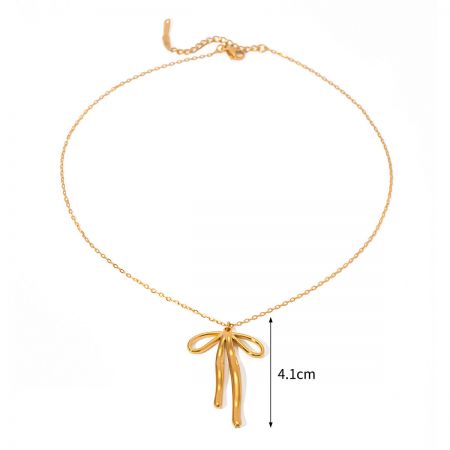 Roestvrijstalen Gouden Elegante Knoopstrik Hanger Kettingen Set van 5 - Gedetailleerde productfoto van een vergulde roestvrijstalen ketting met een elegante knoopstrik hanger.