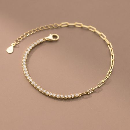 Close-up view of the gold-plated 925 sterling silver zircon link chain bracelet.