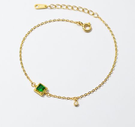 Side view of the 925 sterling silver bracelet, highlighting the lobster clasp and gemstone setting.