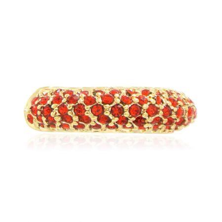Vista dettagliata del Bracciale Orecchio Rosso in Oro Reale, che evidenzia la placcatura in oro e le gemme rosse.
