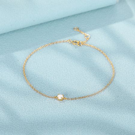 Immagine pulita del prodotto del bracciale in argento sterling dorato con opale.