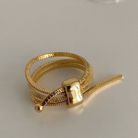 Detailed view of the woven texture on the gold minimalist chain ring.