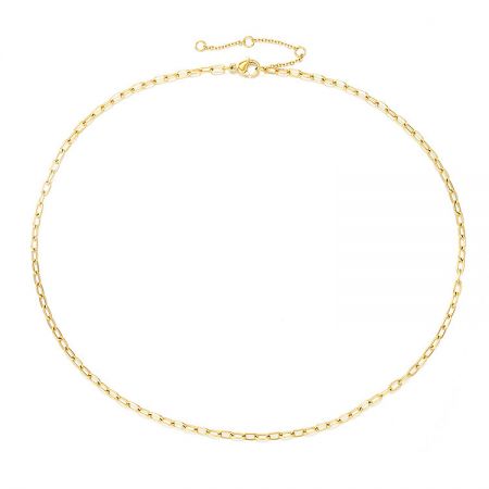 Collar Choker de Cadena de Acero Inoxidable Chapado en Oro - Una toma de estudio en primer plano de un collar choker de cadena de acero inoxidable chapado en oro con eslabones ovalados y un cierre de resorte sobre un fondo blanco.
