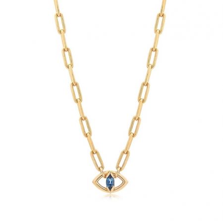 Collar de ojo malvado chapado en oro - Primer plano del collar de ojo malvado chapado en oro, mostrando el intrincado colgante de piedra azul en una delicada cadena de plata esterlina chapada en oro de 18K.