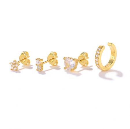 Jeu de boucles d'oreilles en or 18 carats - Une collection de quatre boucles d'oreilles en or 18 carats plaqué avec des pierres en zircon cubique étincelantes, proposées en tant que jeu par JR Fashion Accessories.