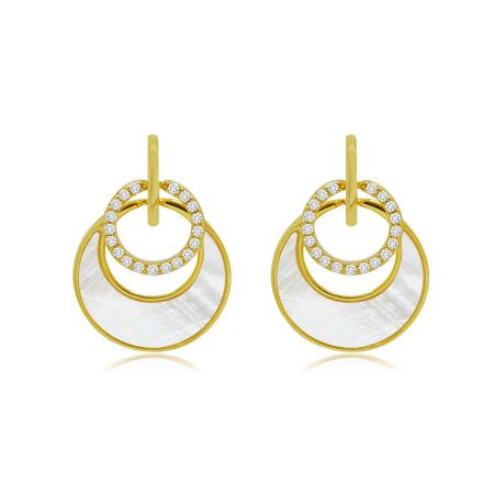 Boucles d'oreilles pendantes rondes en CZ avec coquille ronde - Une paire de boucles d'oreilles pendantes rondes en CZ avec coquille ronde, présentant un plaquage en or, des clous en zircon cubique étincelants et une goutte circulaire en nacre.