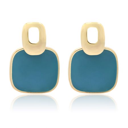 Aretes cuadrados cúbicos de esmalte azul - Un par de aretes cuadrados cúbicos de esmalte azul con baño de oro e insertos de epoxi azul-verde vibrante, mostrados sobre un fondo blanco.