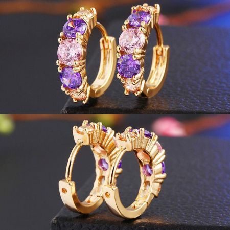 Perfil frontal y lateral de los pendientes de aro de oro con CZ multicolor.
