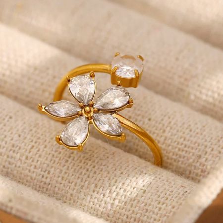 Detailed view of the sparkling CZ zirconia centerpiece on the flower ring.