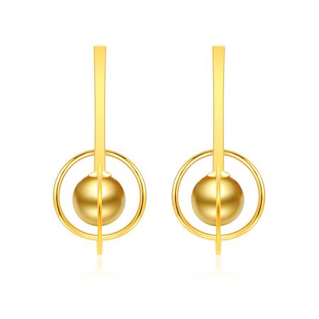 Pendientes de Perlas con Caída de Oro - Vista frontal de los Pendientes de Perlas con Caída de Oro, presentando una perla de vidrio de 12 mm suspendida dentro de un marco geométrico moderno chapado en oro.