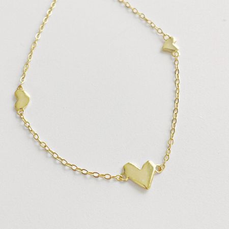 Photo en studio du collier en cœur doré.