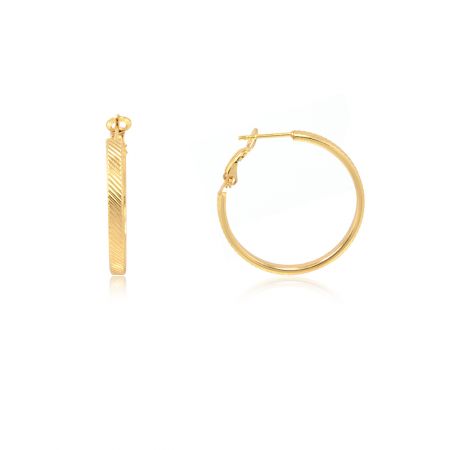 Aretes de aro redondos cortados con diamante - Un par de aretes de aro redondos cortados con diamante en oro, mostrando el exterior texturizado y el acabado interior suave desde ambas vistas, frontal y lateral.