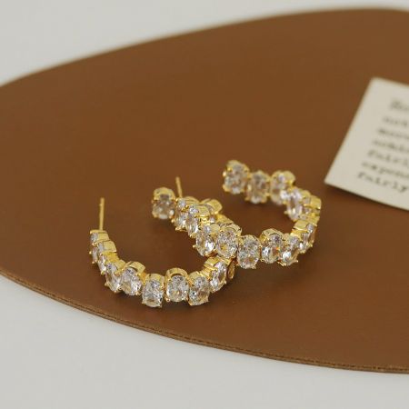 5ペアセットの金メッキCZフープイヤリングの別のスタイル。