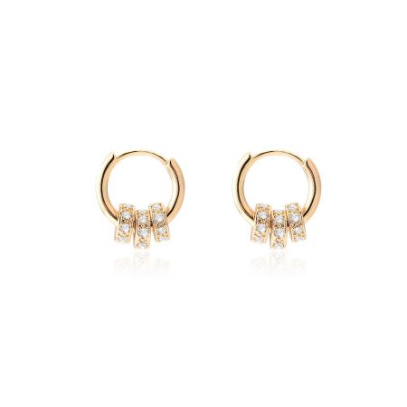 Boucles d'oreilles en cercle ouvert avec des anneaux mobiles. - Une paire de boucles d'oreilles en cercle ouvert avec des anneaux mobiles, en laiton plaqué or et éléments décoratifs ornés de diamants.