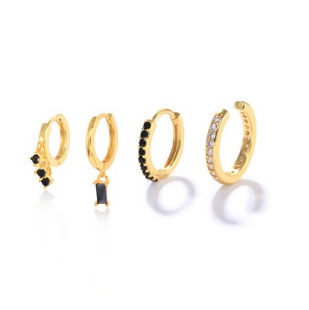 Conjunto huggie de zirconia cúbica negra de plata esterlina - Un conjunto de cuatro aretes huggie de zirconia cúbica negra de plata esterlina con baño de oro, mostrando diferentes diseños con adornos de piedras.