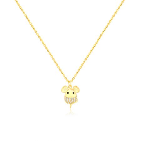 Collar dorado chapado en oro con forma de ratón, lindo y al por mayor, con circonia cúbica - Un primer plano del collar con colgante de ratón personalizado chapado en oro de JR Fashion Accessories, mostrando la detallada artesanía y las brillantes piedras de circonio cúbico.