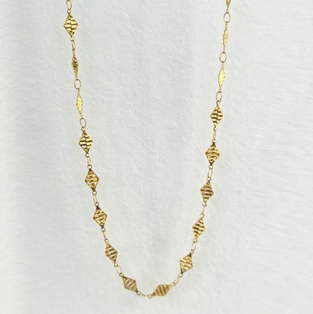 Detailed view of the gold waist chain featuring the elegant diamond-shaped link design.