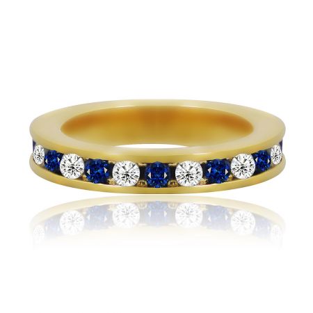 Zwart N witte eeuwigheid ring - Close-up van de Black N White Eternity Ring, met de afwisselend zwarte en witte cubic zirconia stenen in een vergulde messing band.