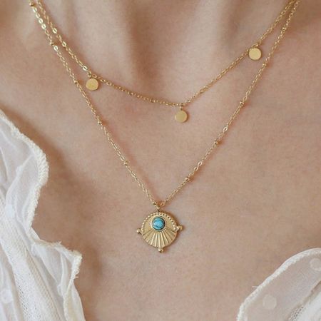 Boho style 925 silver necklace with a turquoise stone pendant.