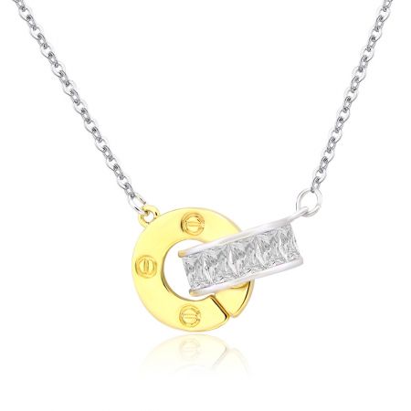 Volledig zicht op de twee-kleurige Zirconia hangerketting aan een zilveren ketting.