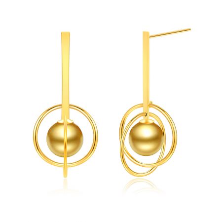 Perfil lateral de los Pendientes de Perlas con Caída de Oro, mostrando su construcción minimalista y elegante caída de perla.