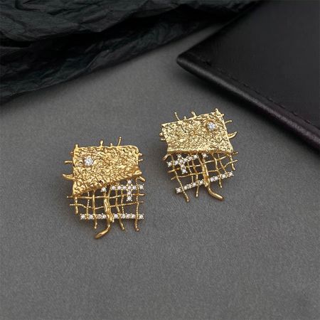Pendientes de declaración geométricos de joyería de latón al por mayor con studs de CZ de diseñador para mujeres.
