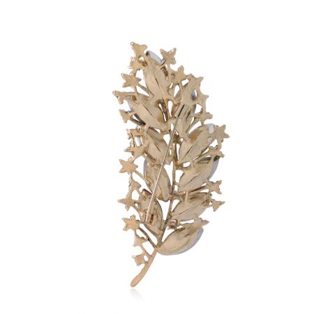 Conception alternative de broche avec une forme d'étoile en or