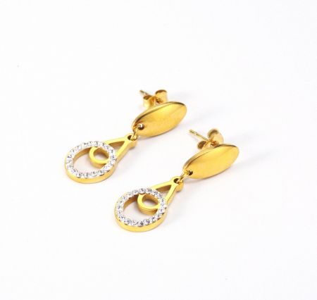 Pendientes de gota de oro con intrincados detalles de cristal, parte del conjunto nupcial JRS-006.