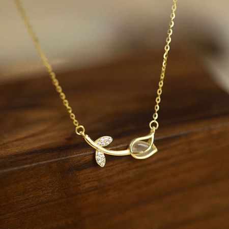 925 Silver Cat Eye Stone Tulip Pendant Choker Necklaces - An elegant 925 sterling silver teardrop pendant necklace with gold plating and white stone accents, representing the quality of the 5-piece set.