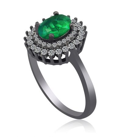 Sido vy av den gröna opalens moderna ring, som visar den framträdande gröna ädelstenen och omgivande diamanter på en mörk metallring.
