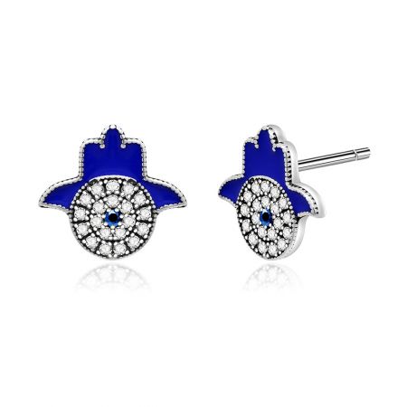 Gedetailleerd uitzicht op de Hamsa Hand oorbellen in blauw en zilver met edelsteenaccenten.
