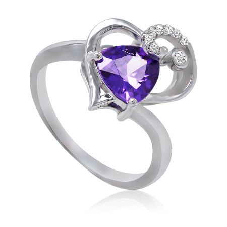 Sido vy av Heart Connect Ring som visar den hjärtformade lila ädelstenen och den intrikata silverinställningen.