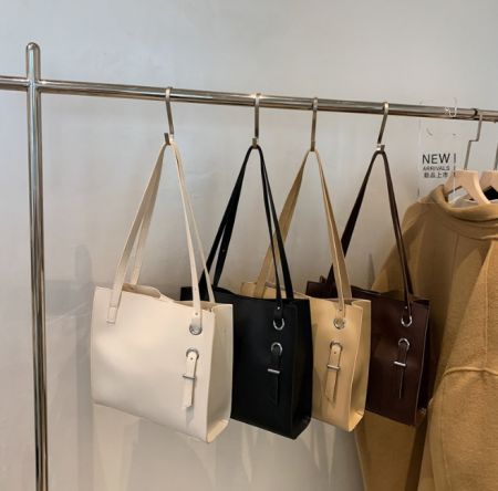 さまざまな色でカスタマイズ可能なレザーハンドバッグのコレクション。
