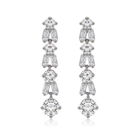 Pendientes de zirconia de corte brillante - Un par de pendientes colgantes de zirconia cúbica de corte brillante con un revestimiento de rodio en tono plateado, que exhibe un diseño clásico y elegante.