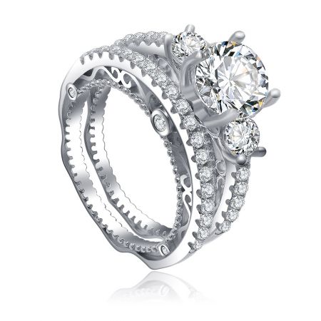 Vista en primer plano del lujoso anillo de novia de plata que destaca el gran zirconio cúbico central.