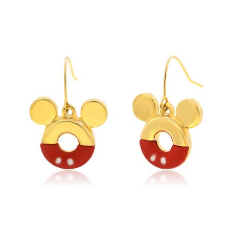 Scatto dettagliato degli orecchini d'oro di Topolino con epossidica rossa.