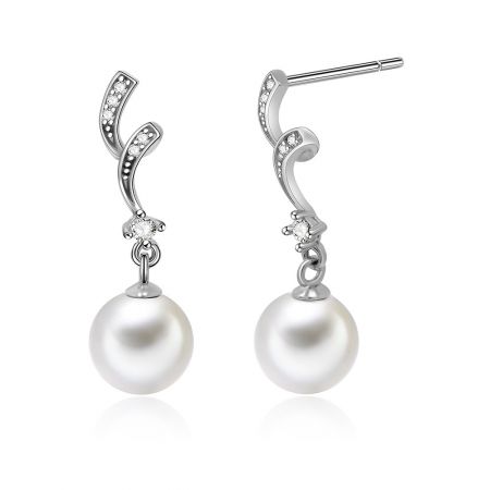 Close-up of the Silver Shell Pearl Earring, highlighting the brilliant shell pearl and sparkling accents.