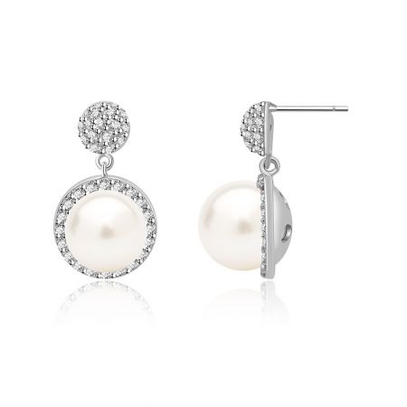 Vue de face et de dos des boucles d'oreilles en perles, montrant la fermeture à tige et le savoir-faire détaillé.