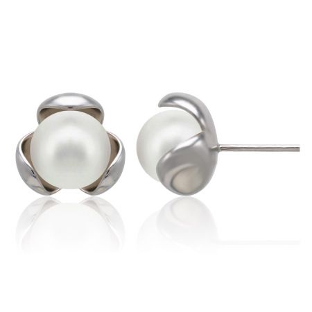 Gros plan détaillé de la boucle d'oreille Flower Loop, soulignant la finition brillante de la perle et du plaquage en rhodium.