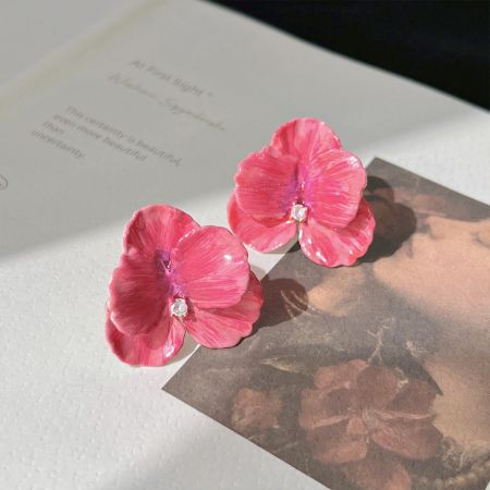 3D花びらイヤリングのリアルなデザイン。