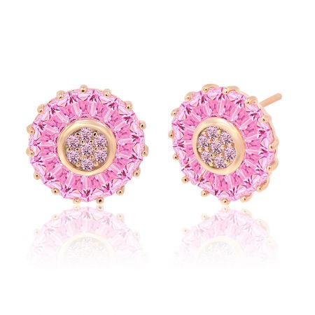 Um par de brincos de studs redondos em tom rosa exibindo um design de círculos concêntricos de brilhantes pedras de zircônia cúbica.