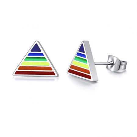 Regenboog LGBT Driehoekige Stud Oorbellen - Een paar Regenboog LGBT Driehoekige Stud Oorbellen in roestvrij staal, die de levendige emaille kleuren van de pridevlag tonen.