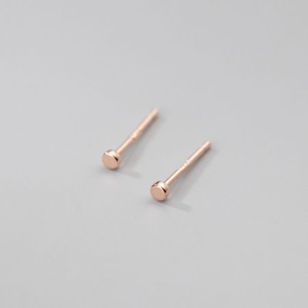 A pair of 925 sterling silver tiny circle stud earrings in a trendy rose gold finish.
